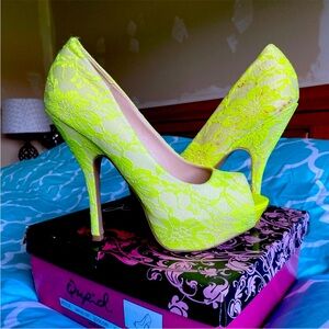 Neon lace pumps